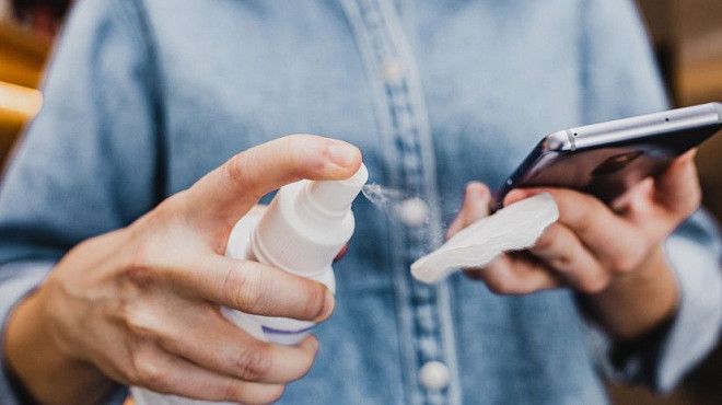 Эксперт РТУ МИРЭА объяснил правила очистки смартфонов