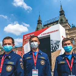 Студенты-спасатели приняли участие в параде в честь 75-летия Победы