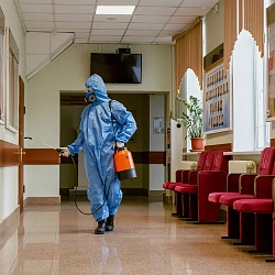 Добровольцы отряда ВСКС РТУ МИРЭА провели санитарную обработку и дезинфекцию помещений учебных заведений Москвы