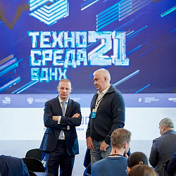 Ректор РТУ МИРЭА посетил Фестиваль технических разработок «Техносреда»