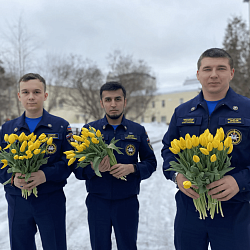 Добровольцы ВСКС поздравили сотрудниц МЧС России и жительниц ЛНР и ДНР с Международным женским днём