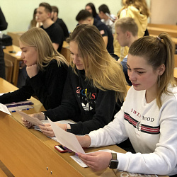 Члены студенческого кружка «Креативная экономика» обсудили тему санкций