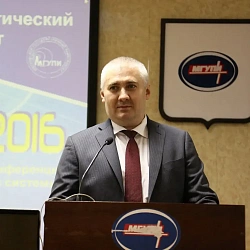 Итоги Всероссийской научно-технической конференции «Оптические технологии, материалы и системы» («Оптотех — 2016»)