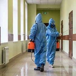 Добровольцы отряда ВСКС РТУ МИРЭА провели санитарную обработку и дезинфекцию помещений учебных заведений Москвы