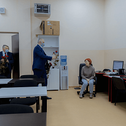 Руководство РТУ МИРЭА поздравило с наступающим праздником 8 марта женщин, работающих на горячей линии психологической поддержки