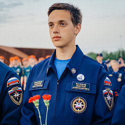 Студенты-спасатели почтили память советских солдат во Ржеве