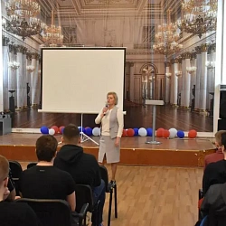 В Колледже программирования и кибербезопасности среди студентов 3-х курсов прошло собрание, посвящённое предстоящим военным сборам