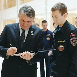 Ректор Университета С. А. Кудж встретился с заместителем Председателя Совета Федерации Российской Федерации, Президентом Российского союза спасателей, Ю.Л. Воробьёвым на чествовании добровольцев-спасателей молодёжного крыла РОССОЮЗСПАСа