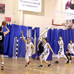 В спортивном комплексе на Стромынке, 20 состоялась встреча группового этапа по баскетболу между сборной МИРЭА и МФТИ