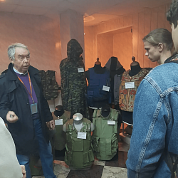 Студенты 1-го курса, обучающиеся по направлению «Материаловедение и технологии материалов» в Институте перспективных технологий и индустриального программирования РТУ МИРЭА, посетили Научно-исследовательский институт стали (АО «НИИ стали»)