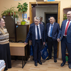 Ректорат РТУ МИРЭА поздравил сотрудников всех структурных подразделений с Новым годом