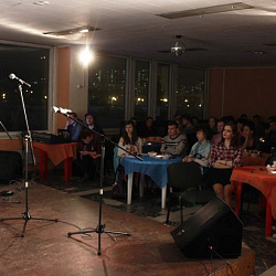 В кампусе МИТХТ состоялся литературно-музыкальный вечер клуба «Апрель»