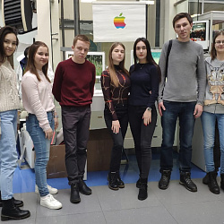 Студенты Института экономики и права посетили музей техники Apple