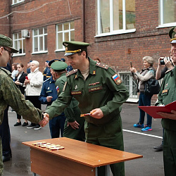 Состоялось торжественное вручение погон выпускникам военного учебного центра РТУ МИРЭА