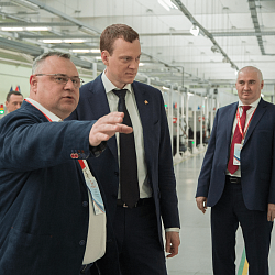 Делегация РТУ МИРЭА посетила завод «Красное знамя»