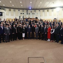 Преподаватель Института информационных технологий одержал победу в дебатах на заседании Молодёжного парламента 