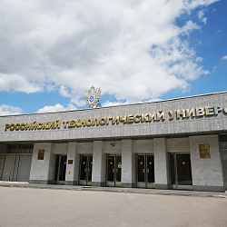 Поступающие, кому необходимы фотографии, могут сделать их в приёмной комиссии
