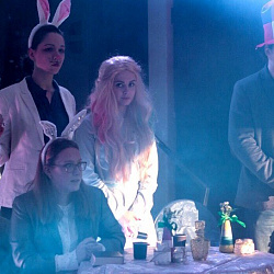 В университете состоялась костюмированная вечеринка по мотивам «Алисы в Зазеркалье»