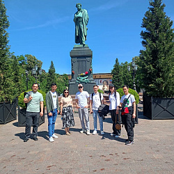Студенты Института международного образования РТУ МИРЭА посетили экскурсию по пушкинским местам Москвы