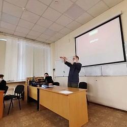 Колледж РТУ МИРЭА провёл для студентов неделю экономики и оптических систем 