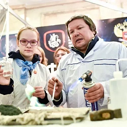 Министр образования и науки Российской Федерации Ольга Юрьевна Васильева посетила стенд Московского технологического университета на Фестивале науки NAUKA0+