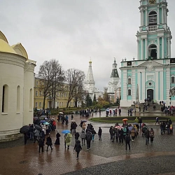 Группа студентов и преподавателей университета посетила Троице-Сергиеву Лавру
