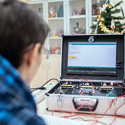 Представители ИРИ РТУ МИРЭА провели адаптированное занятие по интернету вещей в cоциальном доме «Люблино»