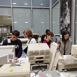 Студенты Колледжа программирования и кибербезопасности посетили Музей техники Apple