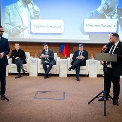 Преподаватель Института информационных технологий одержал победу в дебатах на заседании Молодёжного парламента 