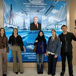 Кураторы-преподаватели ИТХТ имени М.В. Ломоносова посетили выставки «Путешествие по России» и «Регион 2030. Платформа будущего» со своими студентами