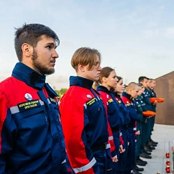 Добровольцы ЦСО ВСКС почтили память советских солдат у подножия Ржевского мемориального комплекса