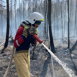 Студенты-спасатели ВСКС ликвидируют пожары на Урале и в Западной Сибири