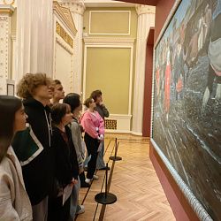 Первокурсники колледжа РТУ МИРЭА увидели Москву глазами художников  