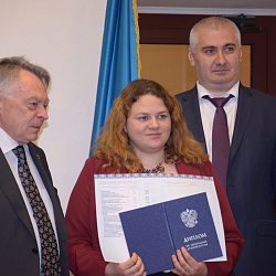 Выпускникам аспирантуры вручили дипломы