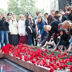 Студенты и сотрудники Университета приняли участие в открытой патриотической акции «Вахта памяти. Вечный огонь».