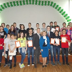 В Колледже при Университете состоялся творческий конкурс «Минута славы».