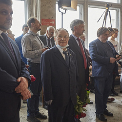 В РТУ МИРЭА состоялось торжественное открытие мемориальной доски в честь основателя и первого ректора вуза Н.Н. Евтихиева
