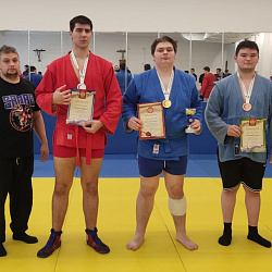 Борцы РТУ МИРЭА выиграли семь медалей на турнире по самбо