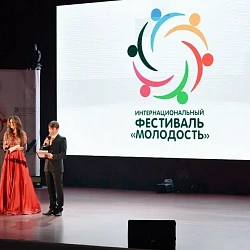 В рамках интернационального фестиваля «Молодость» в актовом зале Московского технологического университета состоялось шоу «Девушки мира»