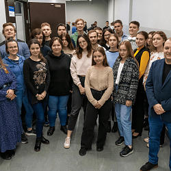 В РТУ МИРЭА состоялось занятие для студентов от представителя компании «Электронные офисные системы» 