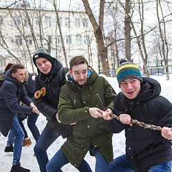 Студенты и сотрудники университета отметили Масленицу весёлыми гуляниями