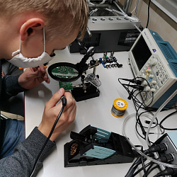 Новая лаборатория «Сборки и монтажа радиоэлектронных средств» для практико-ориентированного обучения востребована студентами