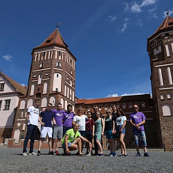 Студенты и сотрудники РТУ МИРЭА посетили Хатынь и Мирский замок