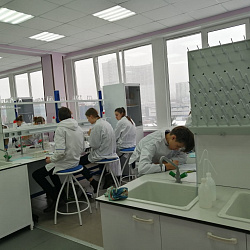 Участники Московской олимпиады школьников по химии прошли практический тур в РТУ МИРЭА