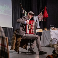 Интернациональный студенческий театр РТУ МИРЭА представил спектакль «Любовь и голуби»