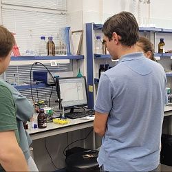 Учёные РТУ МИРЭА создали универсальный датчик для проверки качества напитков 