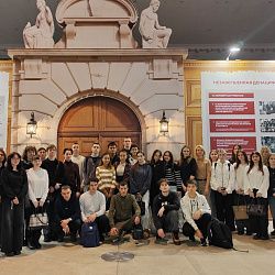 Погружение в историю: студенты Института технологий управления изучили подлинные документы Победы на уникальной выставке в Манеже