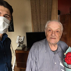 Добровольцы Профсоюзной организации РТУ МИРЭА поздравили ветеранов вуза