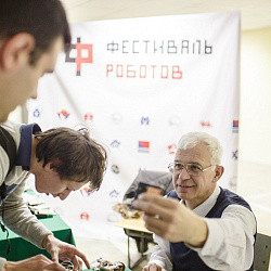 В университете прошёл Фестиваль роботов