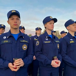 Добровольцы ЦСО ВСКС почтили память советских солдат у подножия Ржевского мемориального комплекса